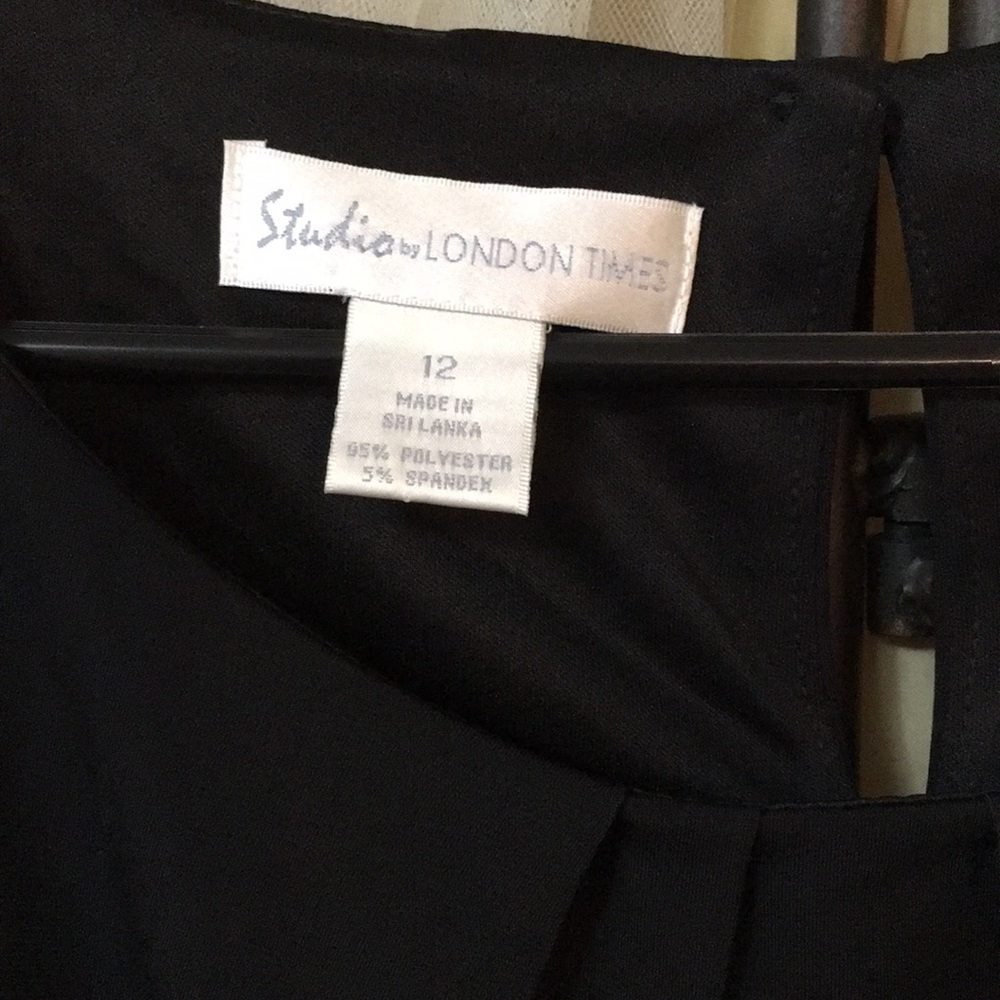 Dress - Picture 6 of 6